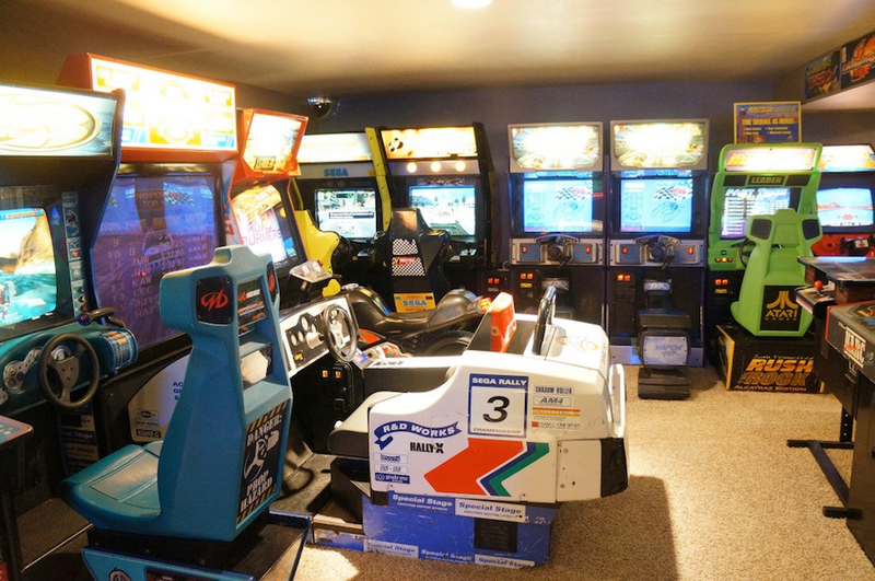 Illustration for article titled All-Star Dad Builds Incredible Basement Arcade With His Son